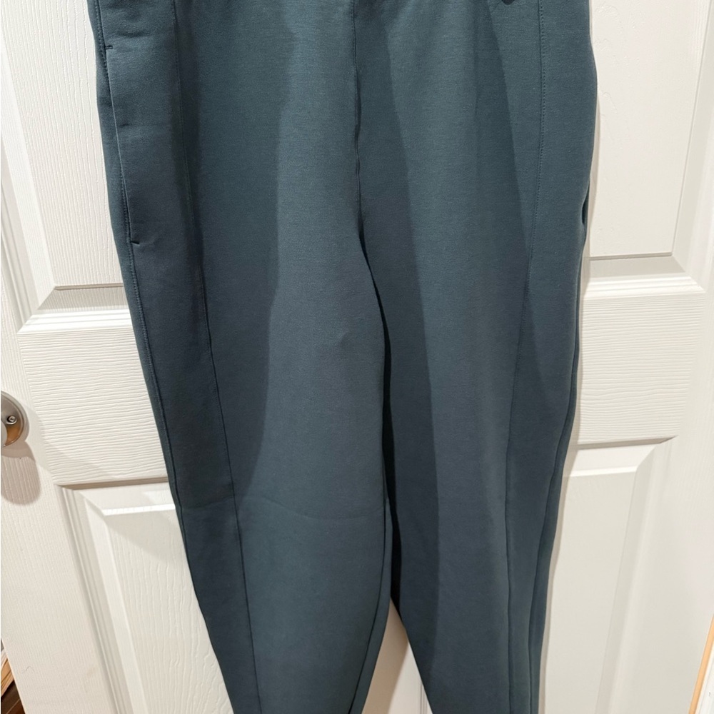 Nike 24.7 Forest Green Pants Women’s Large